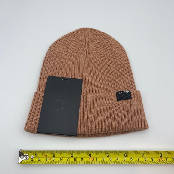 BNWT NEW Arcteryx Skaha Toque Hazelnut Rib Knit Stretch Winter Hat Beanie O/S - Picture 2 of 5
